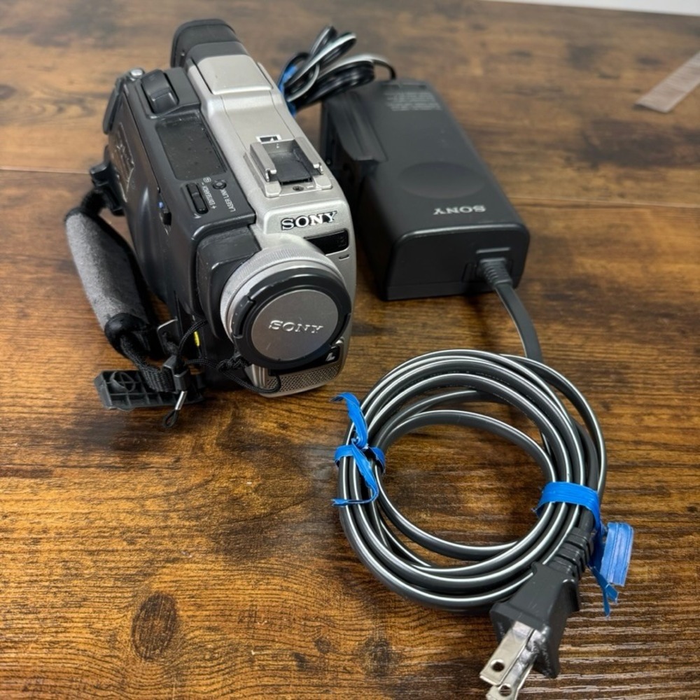 Sony Handycam Vision DCR-TRV9 MiniDV Digital Video Camera Camcorder NightShot